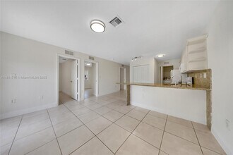 4519 NW 163rd St in Opa Locka, FL - Building Photo - Building Photo