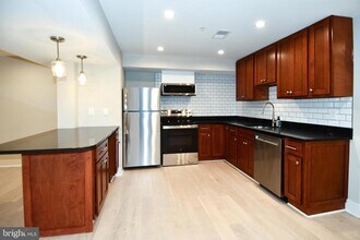 901 Lawrence St NE in Washington, DC - Foto de edificio - Building Photo