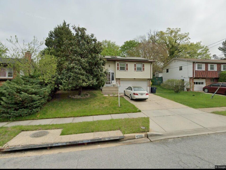 4312 John St in Camp Springs, MD - Building Photo
