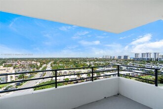 600 Three Islands Boulevard in Hallandale Beach, FL - Building Photo - Building Photo