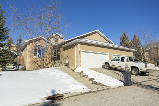 Georgian Bay Manors in Calgary, AB - Building Photo - Building Photo