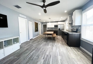326 NW 23rd Ave in Miami, FL - Building Photo - Building Photo