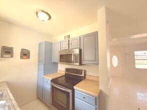 2102 S 3rd St in Fort Pierce, FL - Building Photo - Building Photo