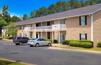 Hampton Downs Apartments in Morrow, GA - Building Photo - Building Photo