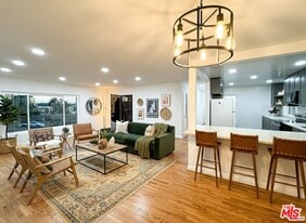 2003 Barnett Rd in Los Angeles, CA - Building Photo