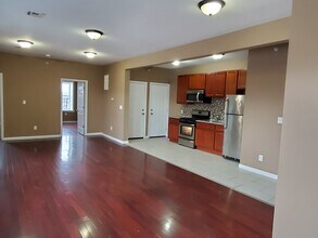 39 N Burnett St, Unit 10 in East Orange, NJ - Foto de edificio - Building Photo