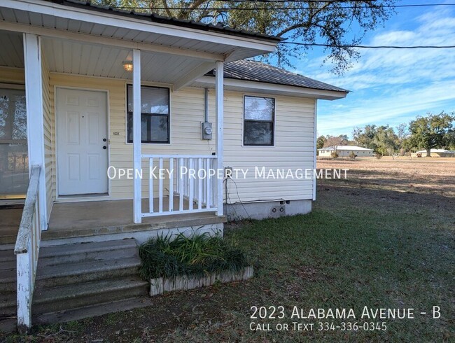 2023 Alabama Ave in Grand Ridge, FL - Building Photo - Building Photo