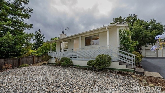 property at 966 Lakeview Way