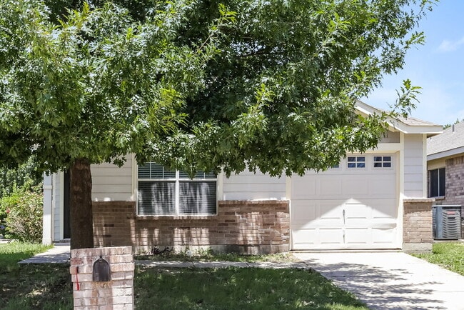 1303 Macaw Ct