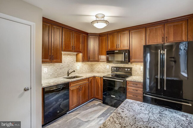 5905 First Landing Way in Burke, VA - Building Photo - Building Photo