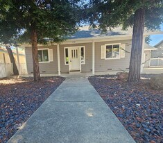 18439 Hidden Valley Rd in Hidden Valley Lake, CA - Building Photo