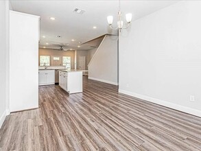 7838 Booker St in Houston, TX - Foto de edificio - Building Photo