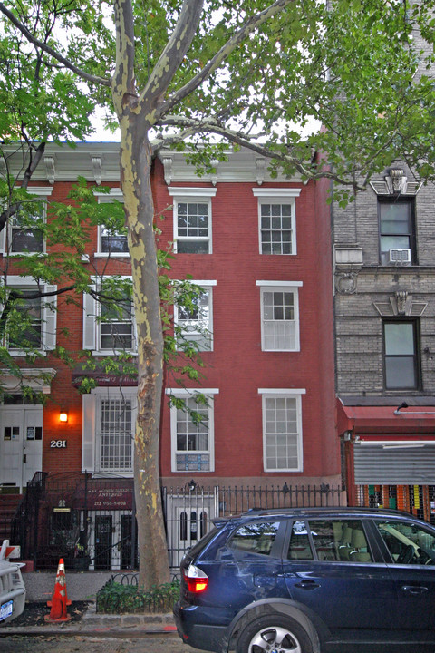 263 E 78th St in New York, NY - Building Photo