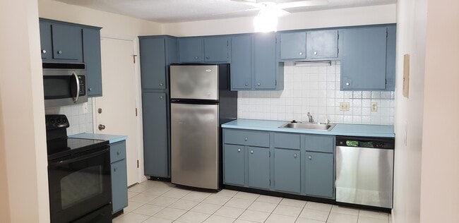 501 Brook Village Rd, Unit 2 in Nashua, NH - Building Photo - Building Photo