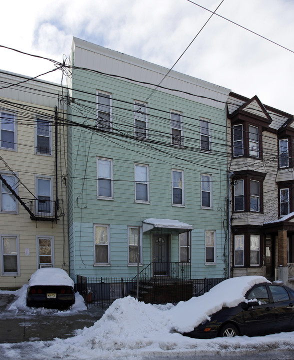 37 Thorne St in Jersey City, NJ - Foto de edificio