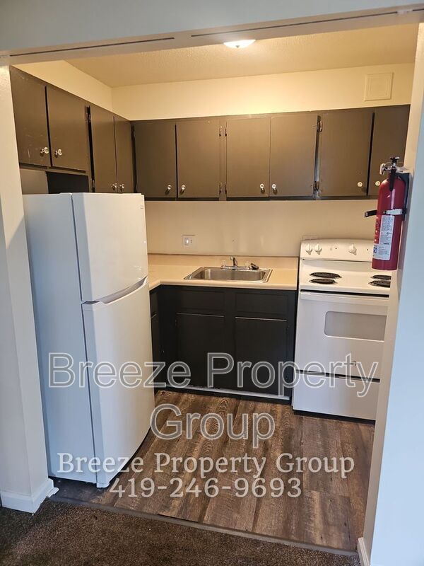 property at 4912 Douglas Rd