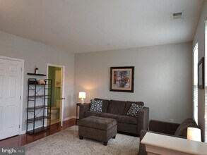 457 Wistar Pl in Glassboro, NJ - Building Photo - Building Photo