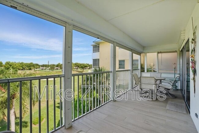 200 Pebble Beach Blvd in Naples, FL - Building Photo - Building Photo