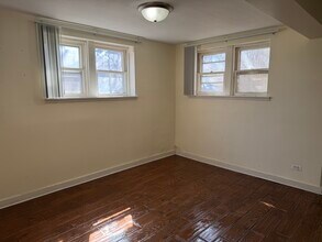 58 Lincoln Ave, Unit Garden in Riverside, IL - Building Photo - Building Photo