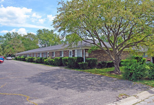 102-114 Gloria Ave in New Lebanon, OH - Building Photo