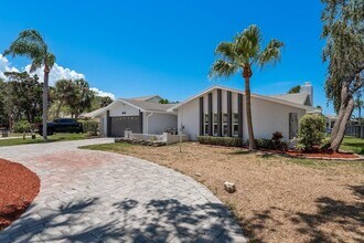 4246 Marine Pkwy in New Port Richey, FL - Building Photo - Building Photo