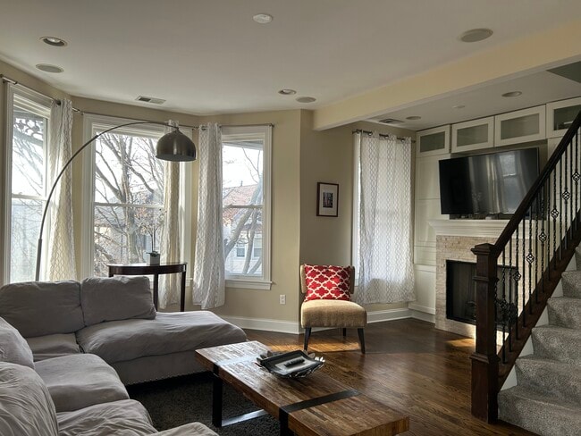 property at 3249 N Hoyne Ave