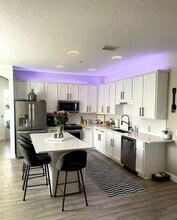 10400 Eastpark Woods Dr in Orlando, FL - Building Photo - Building Photo