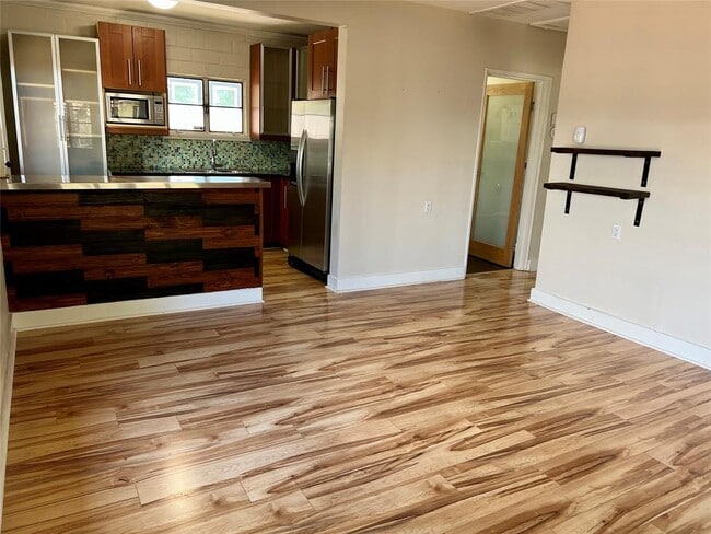 412 W Croslin St in Austin, TX - Building Photo - Building Photo