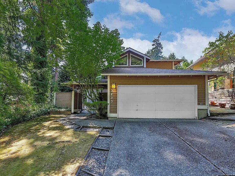 3233 168th Pl SE in Bellevue, WA - Foto de edificio