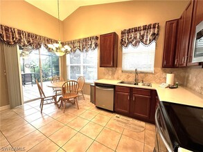 1357 Triandra Ln in Naples, FL - Foto de edificio - Building Photo