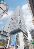 8 Cumberland St in Toronto, ON - Building Photo