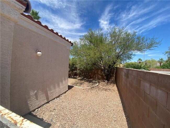 2312 Cut Bank Trail in Henderson, NV - Building Photo - Building Photo