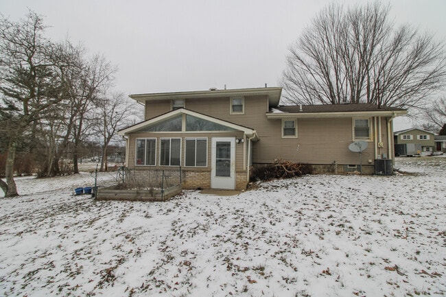 213 Blueberry Dr in Columbiana, OH - Building Photo - Building Photo