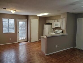801 Bracewood Cir in San Marcos, TX - Building Photo - Building Photo