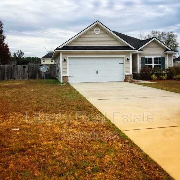 203 Cumberland Dr NE in Ludowici, GA - Building Photo