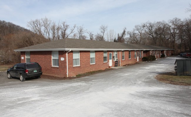 Sherwood Commons Apartments in New Milford, CT - Foto de edificio - Building Photo