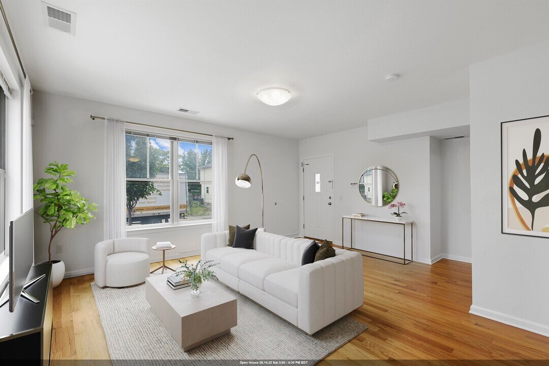 437 Whiton St in Jersey City, NJ - Building Photo