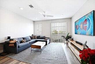 2709 E 5th St, Unit 1206 in Austin, TX - Foto de edificio - Building Photo