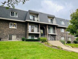 875 Tree Ln in Prospect Heights, IL - Building Photo
