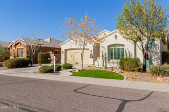 2004 E Brigadier Dr in Gilbert, AZ - Foto de edificio - Building Photo