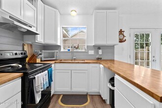400 Somerset Cove in Jacksonville, NC - Building Photo - Building Photo