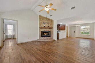102 N Moore St in Caldwell, TX - Building Photo - Building Photo