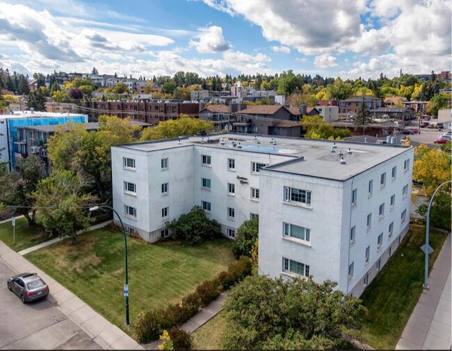 Scarboro Manor in Calgary, AB - Building Photo - Primary Photo