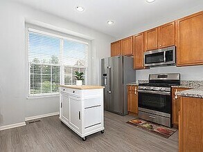 691 Station Blvd in Aurora, IL - Building Photo - Building Photo