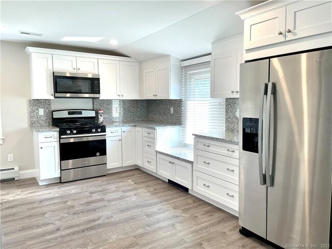 31 Ledge Ave in New Canaan, CT - Building Photo - Building Photo