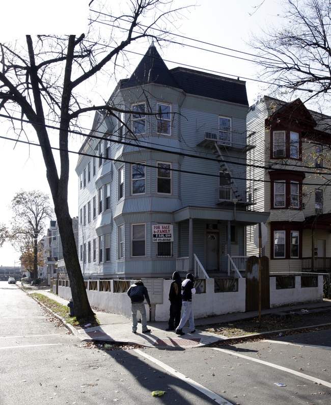 94 Hopkins Pl in Irvington, NJ - Foto de edificio - Building Photo