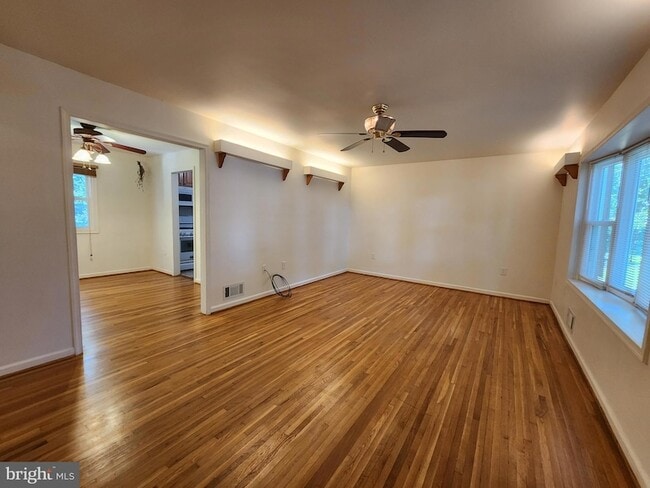 13805 Fulmer Dr in Chantilly, VA - Building Photo - Building Photo
