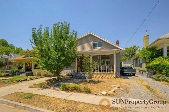 property at 662 Conway Ct E