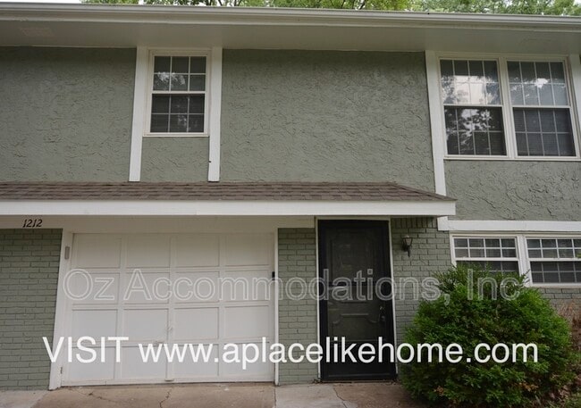 1212 SE 3rd Terrace in Lee's Summit, MO - Building Photo - Building Photo
