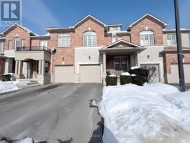 99 Panabaker Dr in Hamilton, ON - Building Photo